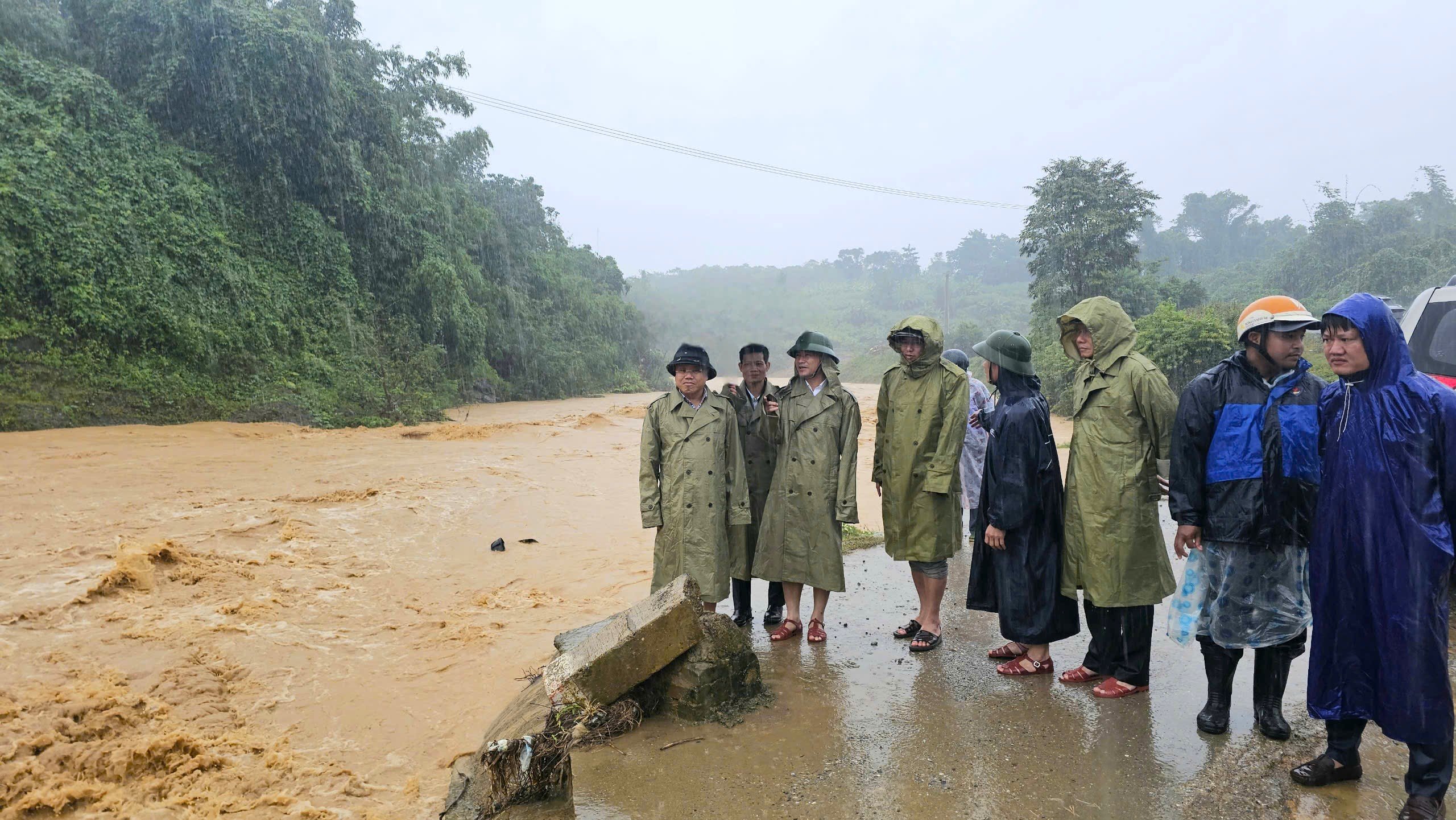 Chủ động các phương án ứng phó với sạt lở đất, lũ quét ở khu vực miền núi Hướng Hóa