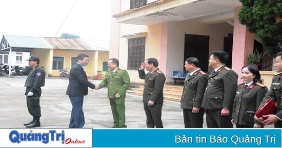 Provincial Party Secretary Nguyen Long Hai visited and wished a Happy New Year to officers and soldiers of the Provincial Police Mobile Police Department