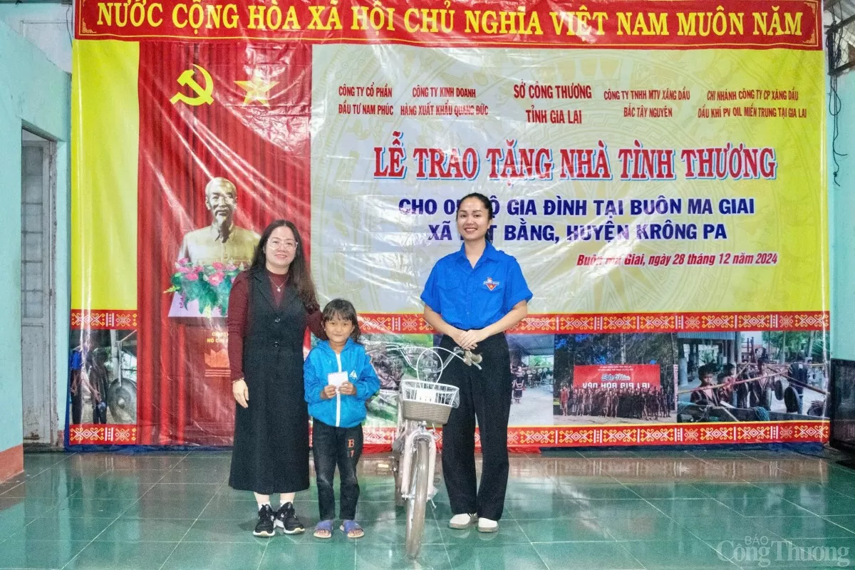 Sở Công Thương Gia Lai trao tặng 5 căn nhà tình thương