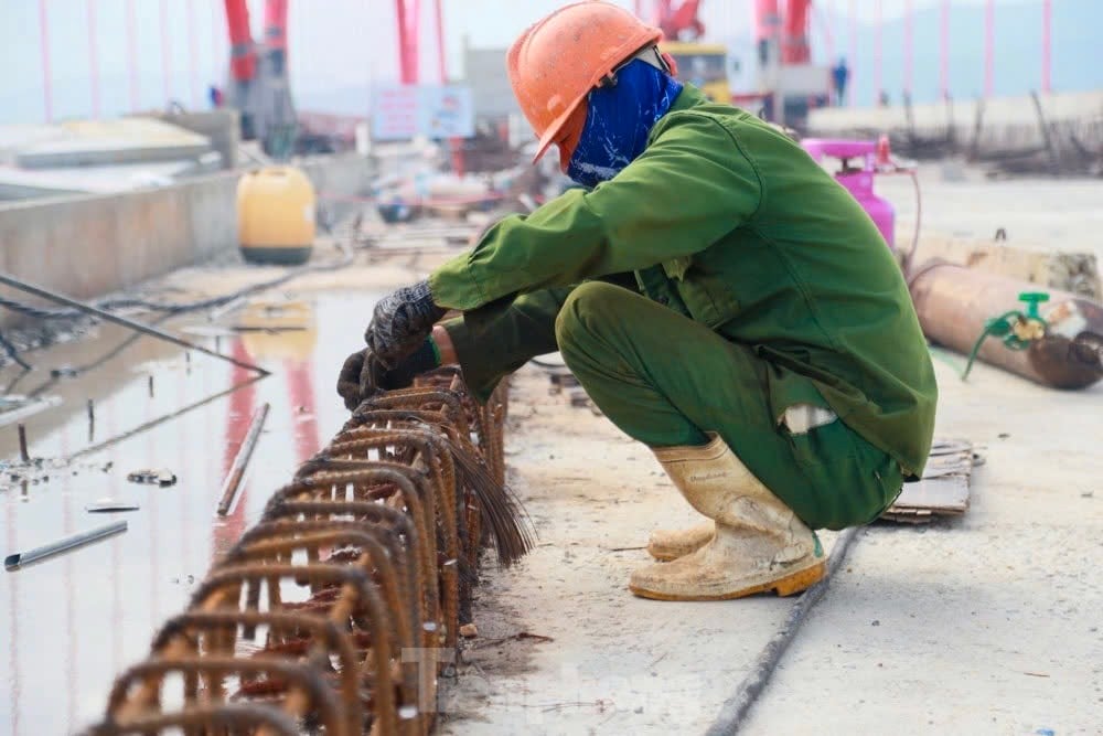 El primer puente de arco de acero en Quang Ngai está listo para abrir al tráfico a finales de año, foto 16