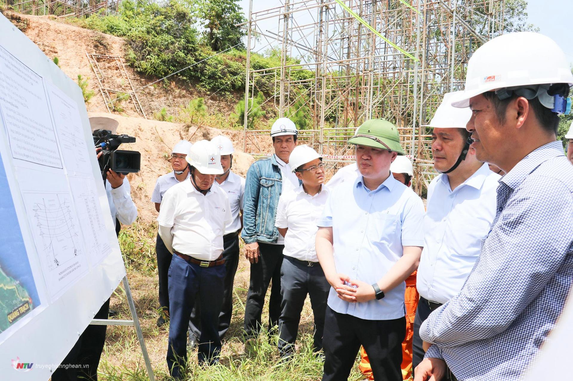 Minister of Industry and Trade inspects construction site of 500kV line 3 project