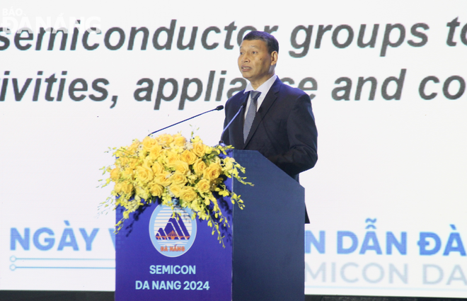 Standing Vice Chairman of the City People's Committee Ho Ky Minh spoke about Da Nang's orientation to attract investors in the semiconductor microchip field.