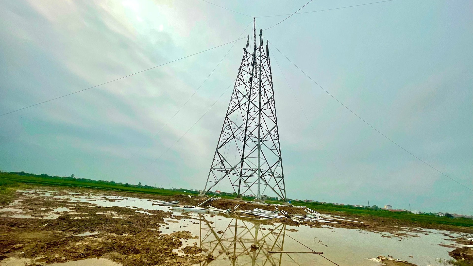 Vereinbaren Sie als Entschädigung Wohnbauland für zwei Haushalte in Ninh Giang, das im 500-kV-Übertragungsleitungsprojekt Nam Dinh I liegt.