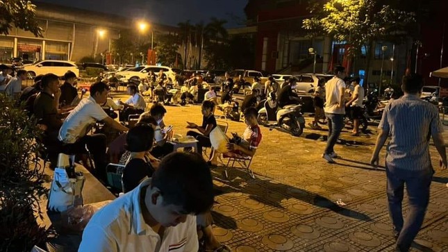 Vente aux enchères de terrains de nuit dans un quartier suburbain de Hanoi, le lot le plus élevé payé 133,3 millions de VND/m2 photo 1