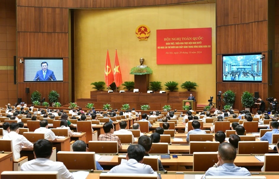 ภาพการประชุมบริเวณสะพานกลาง (หอประชุมเดียนหงษ์ อาคารรัฐสภา) ภาพ: Quochoi.vn