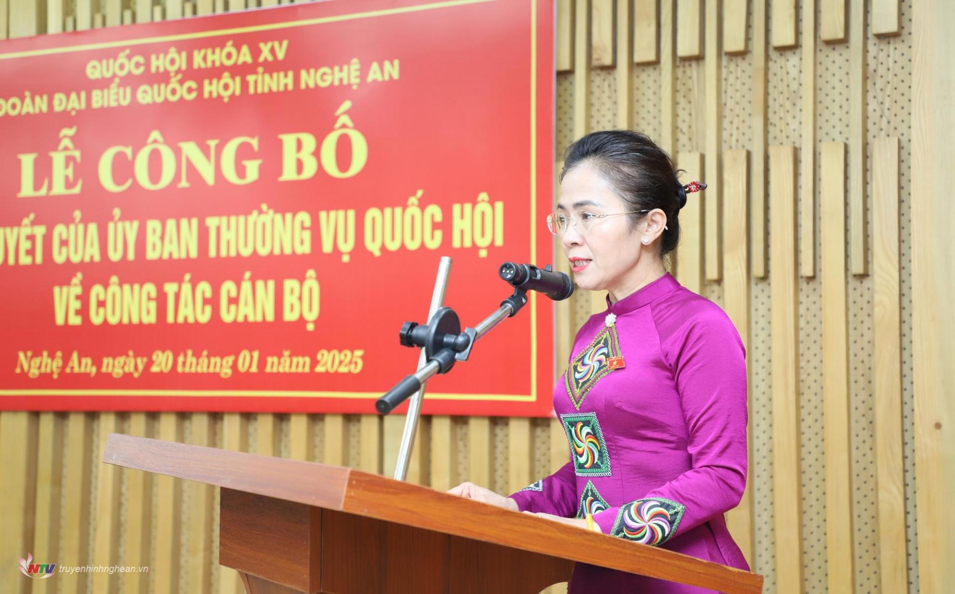 สหายโว ทิ มินห์ ซินห์ กรรมการพรรคประจำจังหวัด ประธานคณะกรรมาธิการแนวร่วมปิตุภูมิจังหวัด หัวหน้าคณะผู้แทนรัฐสภาจังหวัด กล่าวสุนทรพจน์ยอมรับภารกิจดังกล่าว