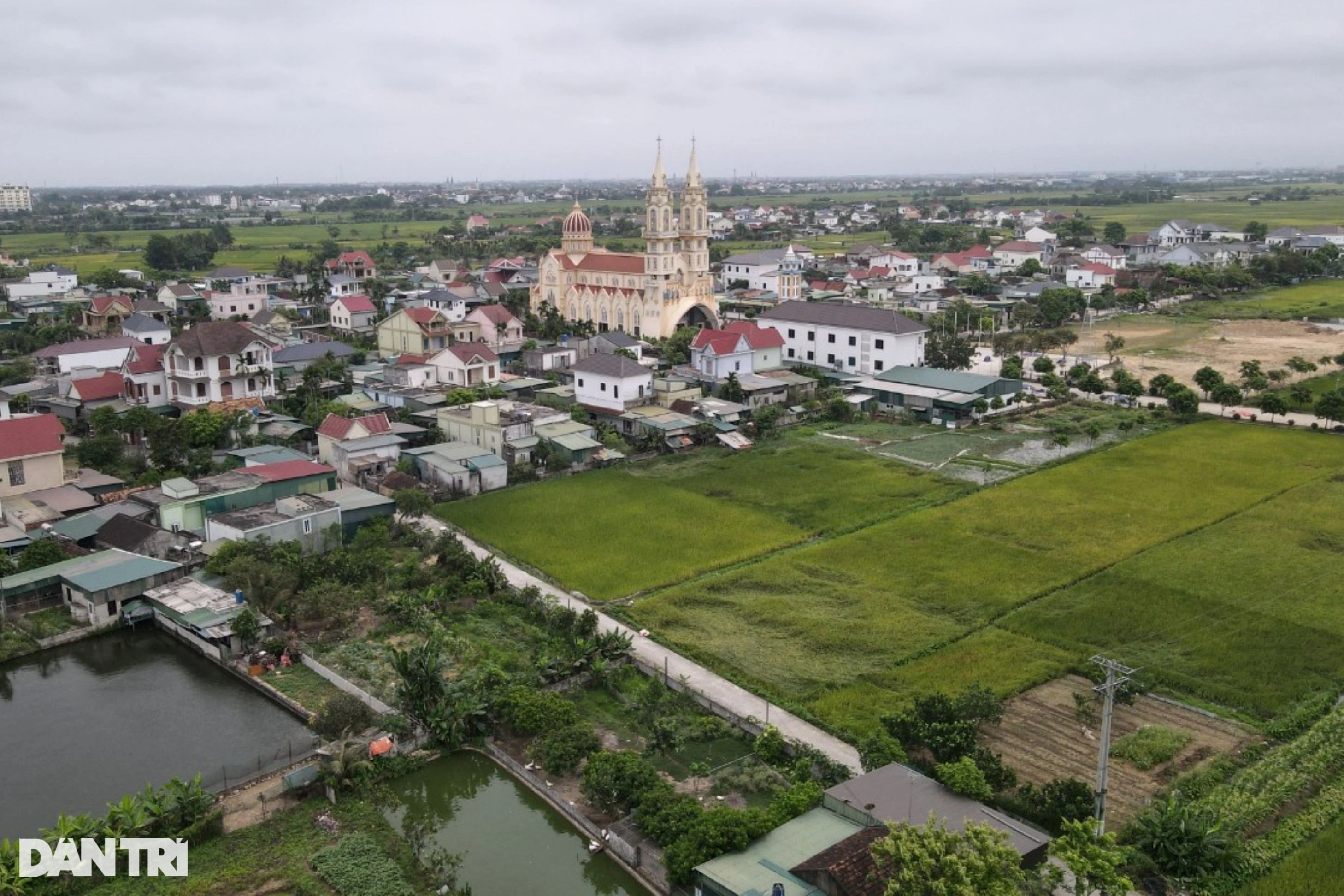 Vùng quê nhan nhản biệt thự, lâu đài được ví như làng châu Âu ở Nghệ An - 2