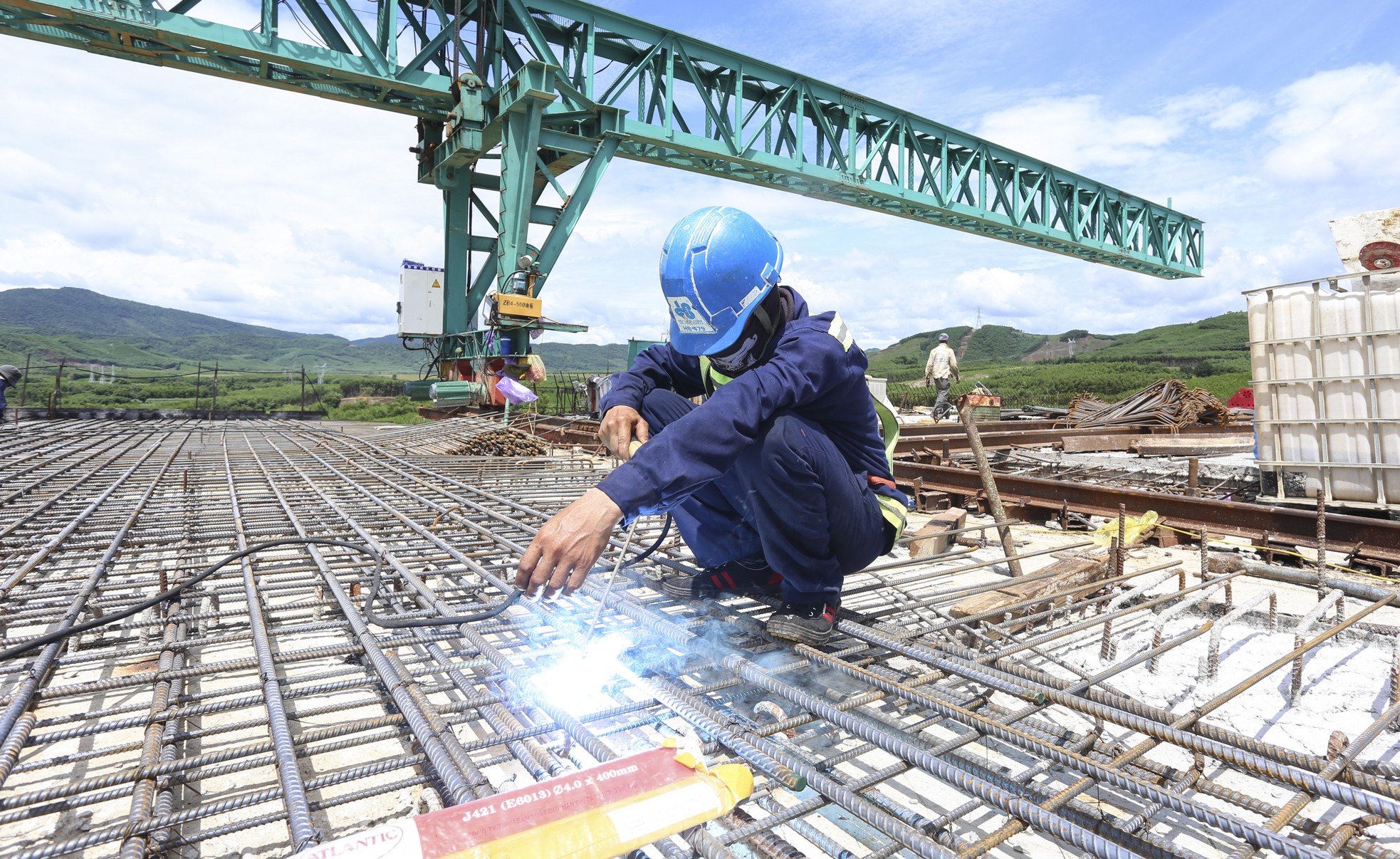 La forma de la autopista de 12.500 mil millones de VND que pasa por Ha Tinh (foto 20)