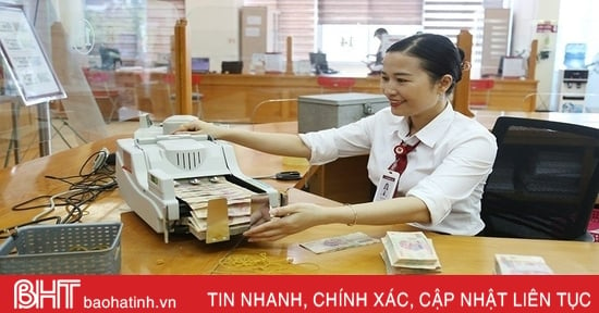 Lãi suất huy động “lao dốc”, lãi vay ở các ngân hàng vẫn cao