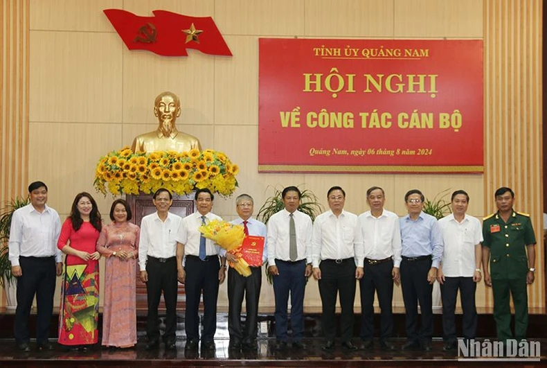 El mayor general Nguyen Duc Dung ocupa el cargo de subsecretario permanente del Comité del Partido Provincial de Quang Nam. Foto 1