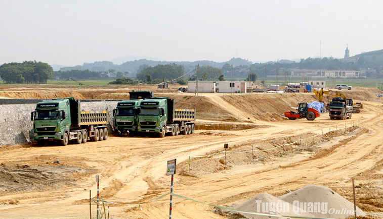 Issue a Resolution on Regulations on criteria for deciding to conduct bidding to select investors to implement investment projects using land in the province.