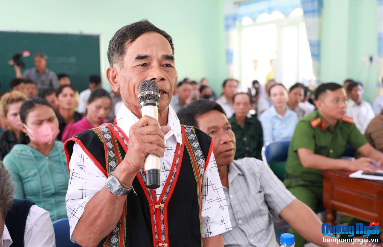 Cử tri xã Sơn Mùa kiến nghị với Đoàn ĐBQH tỉnh về một một số chính sách còn bất cập.