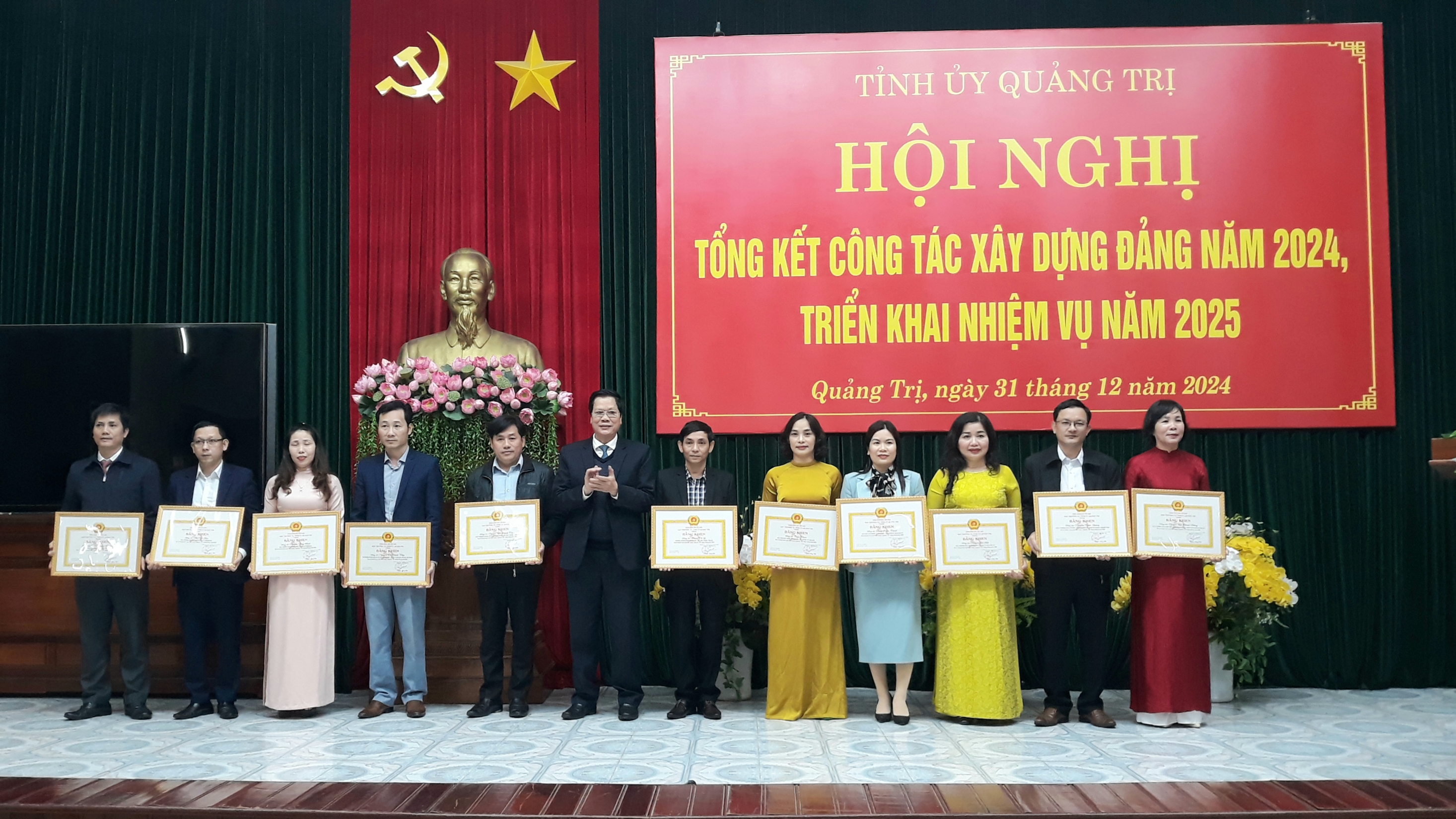 Quang Tri Provincial Party Committee deploys Party building work in 2025