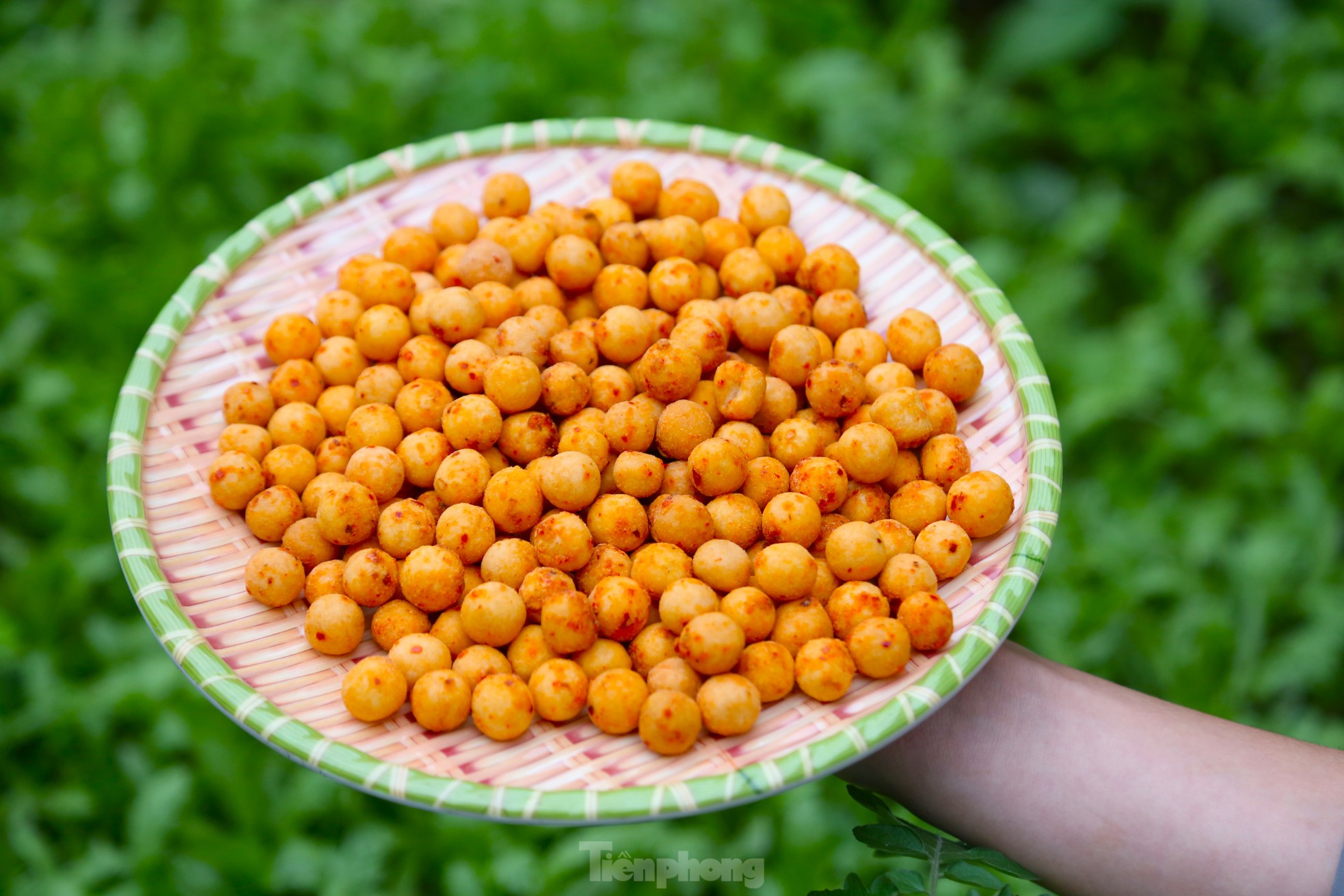 Đơn hàng Tết 'nổ' liên tục, người dân làng 'bánh quê' có ngày chỉ ngủ 1 giờ để sản xuất ảnh 12