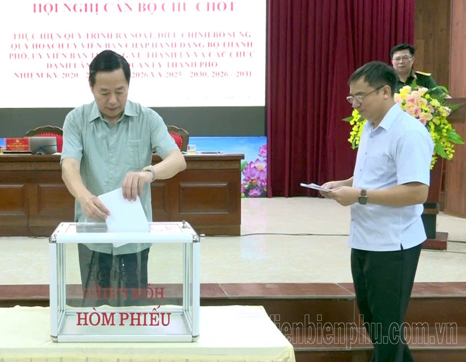 Dien Bien Phu City Party Committee implements additional planning for key officials