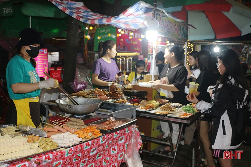 Dạo chợ đêm ngày tết ở phố núi Hương Sơn