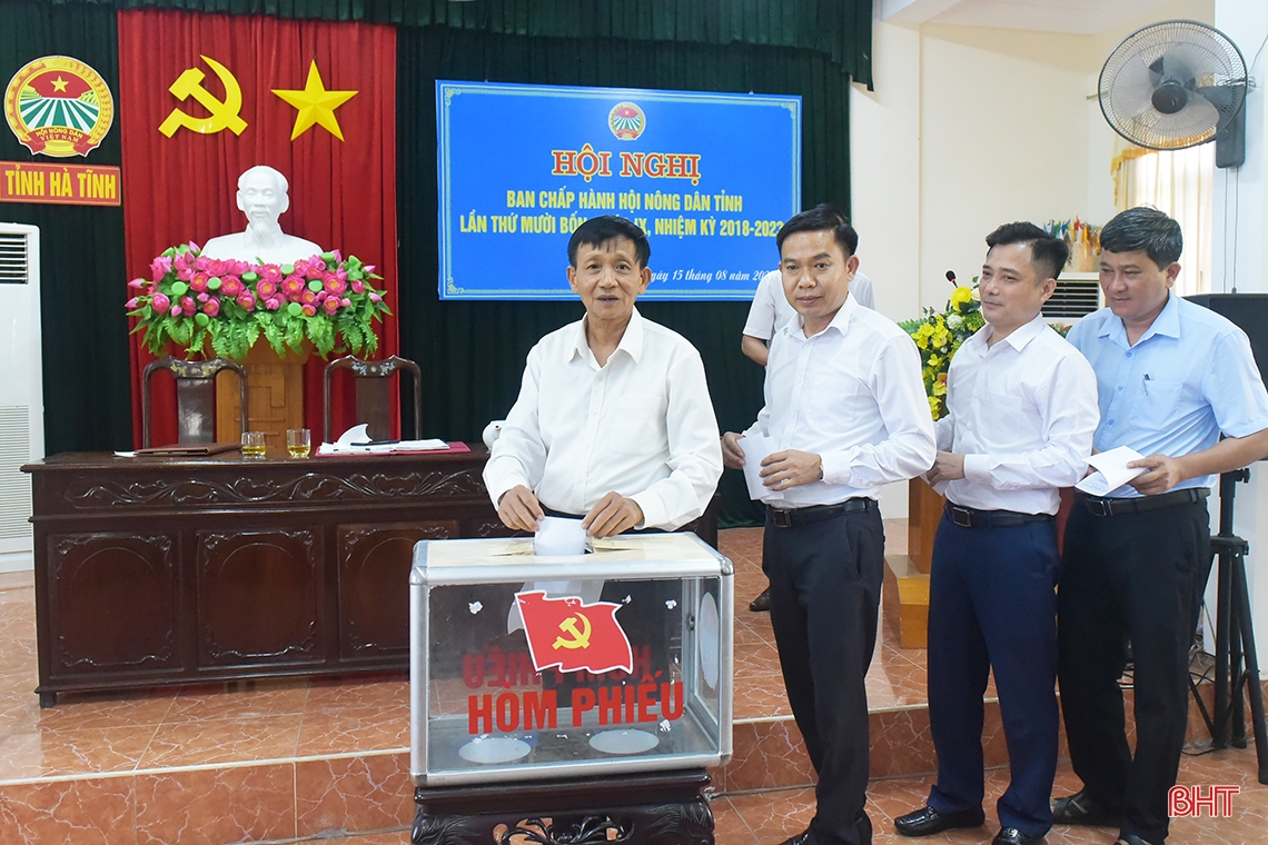 Mr. Ngo Van Huynh was elected Chairman of Ha Tinh Farmers' Association.