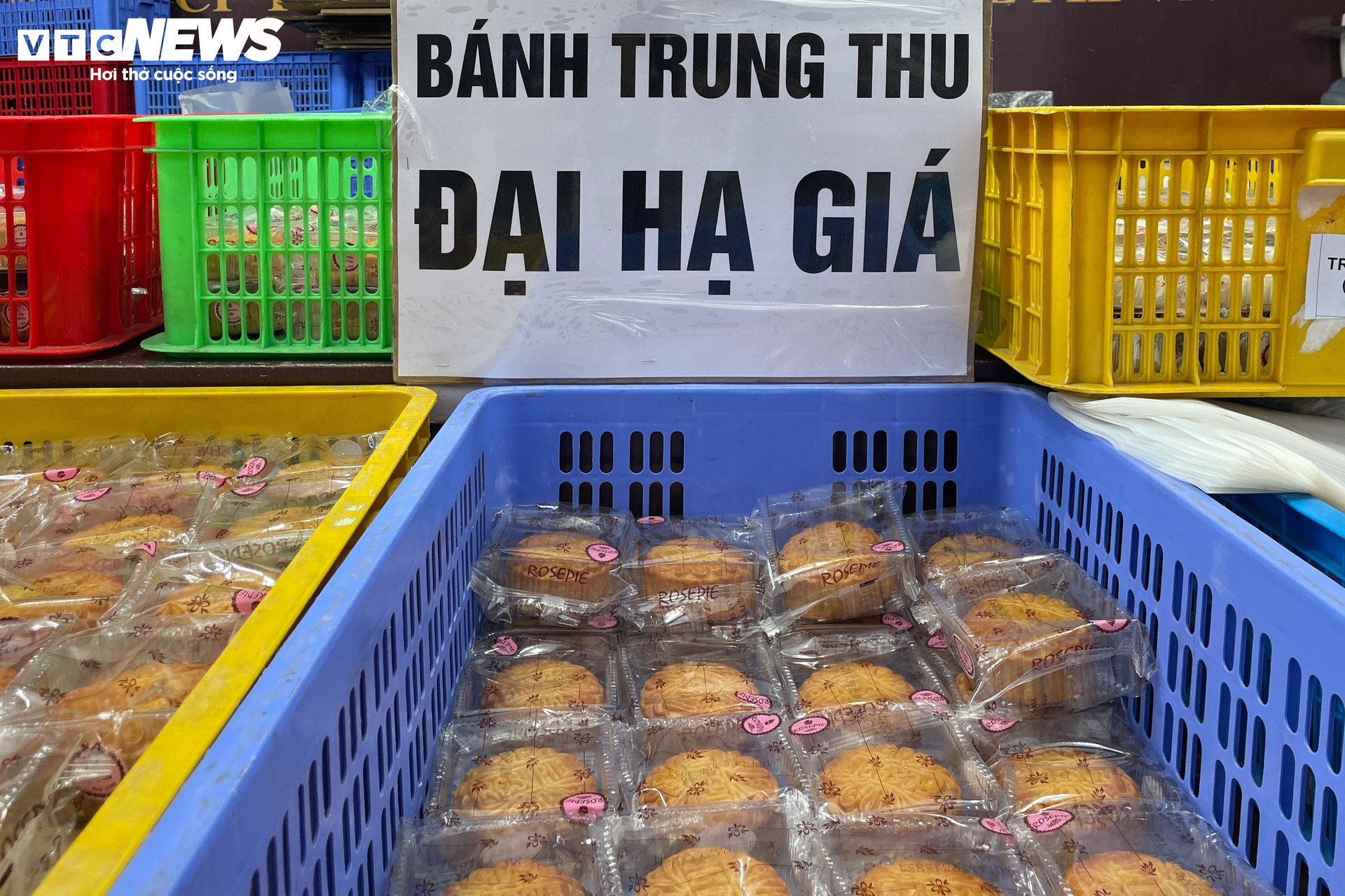 Bánh đại hạ giá sau Trung thu.