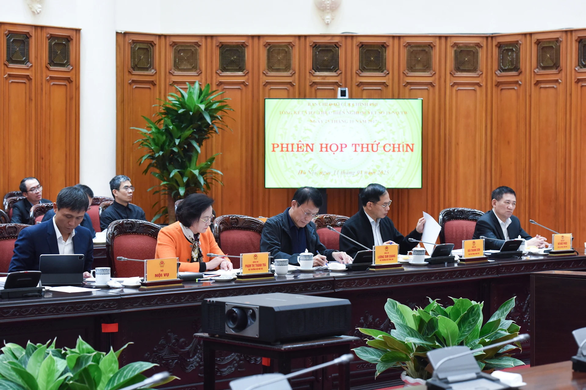 [Photo] Prime Minister Pham Minh Chinh chairs the 9th meeting of the Steering Committee on streamlining the Government apparatus photo 7