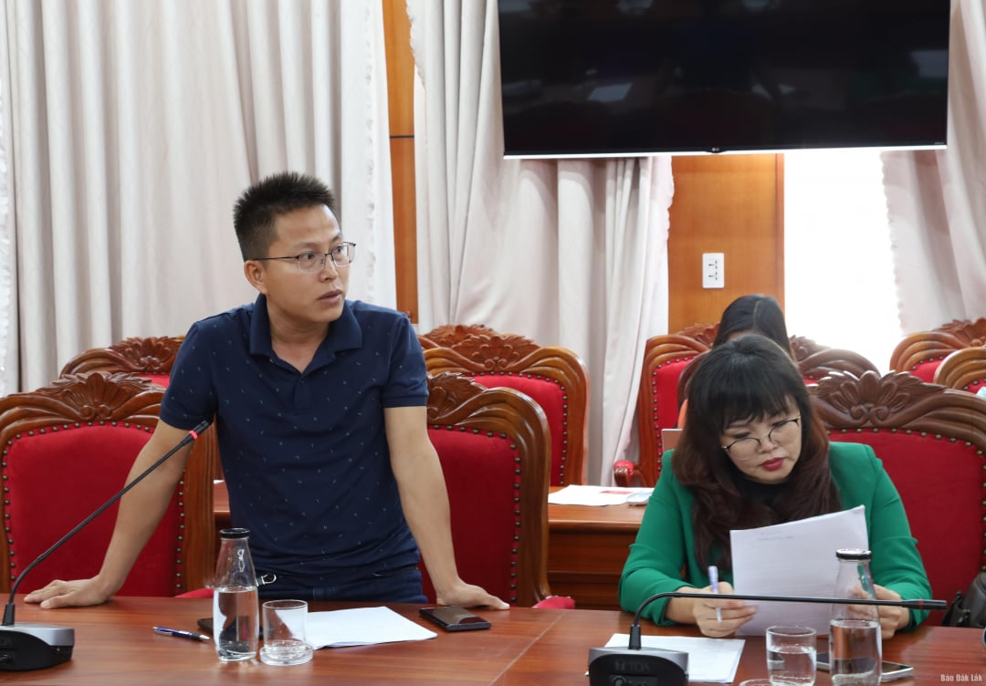 Reporter Ngoc Hung, Giao thong Newspaper discussed.