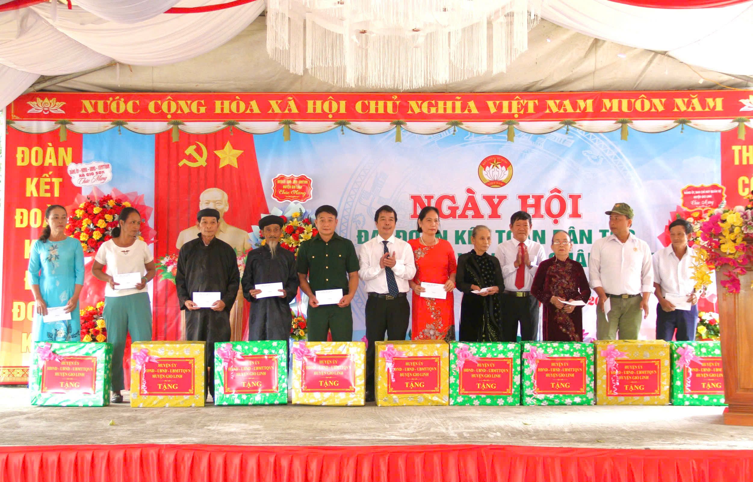 Lac Son residential area, Gio Son commune, Gio Linh district organizes National Great Unity Day