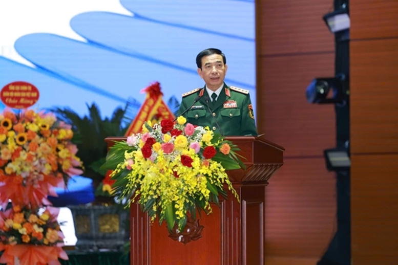 Minister Phan Van Giang spoke at the ceremony.