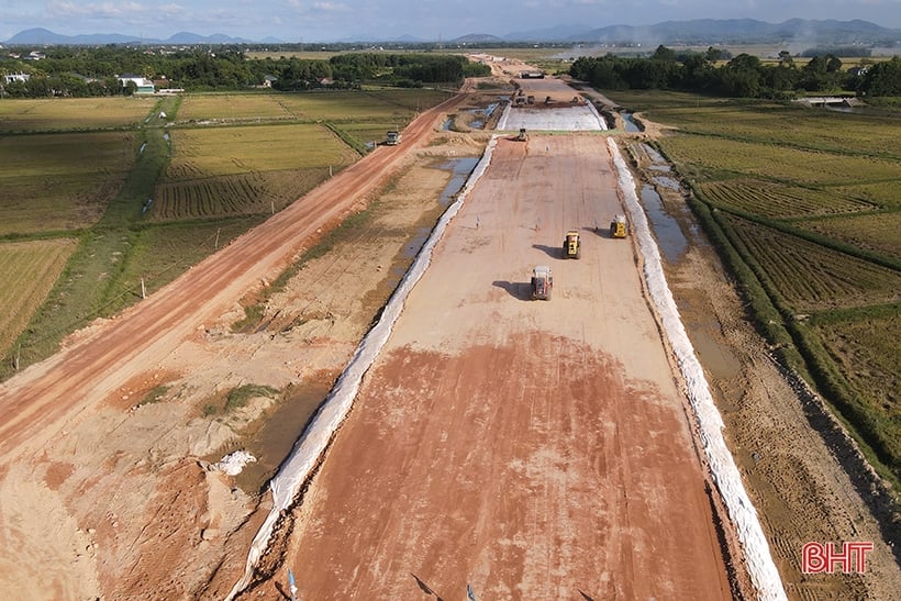 Ha Tinh a déboursé plus de 90 % du capital pour le déblaiement du site de l'autoroute Nord-Sud