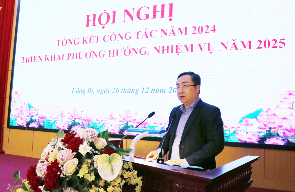 Comrade Dang Xuan Phuong, Deputy Secretary of the Provincial Party Committee, Head of the Provincial National Assembly Delegation gave a speech at the conference.