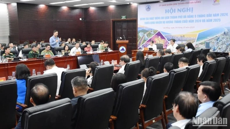 Many opinions, recommendations and proposals from tourism businesses to the leaders of Da Nang city at the Conference. (Photo: ANH DAO)