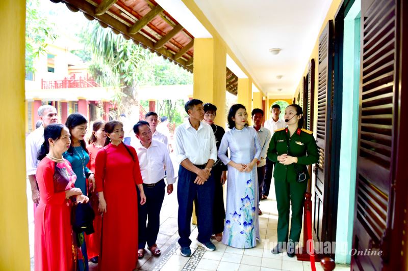 Eine herausragende Delegation der Massenmobilisierungsarbeit der Provinz berichtete an der historischen Stätte K9 Da Chong über ihre Erfolge und besichtigte das geschickte Massenmobilisierungsmodell in Vinh Phuc.