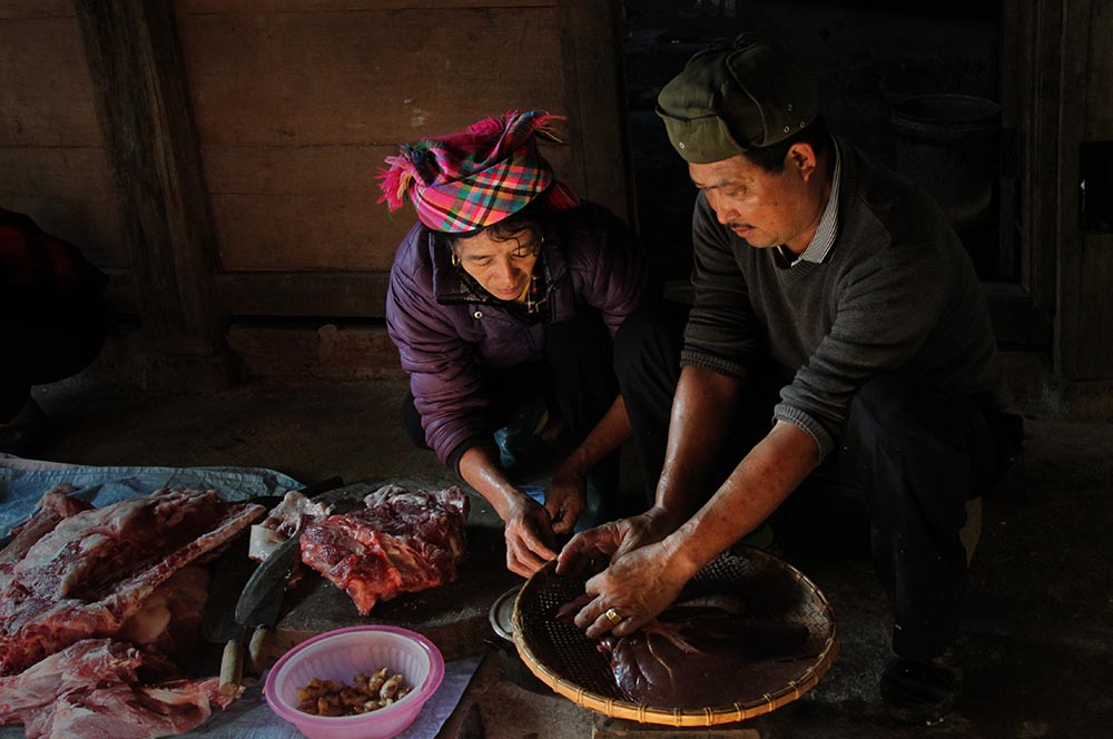 According to the Ha Nhi ethnic group, looking at a pig's liver on Tet holiday can tell the family's fate in the new year.