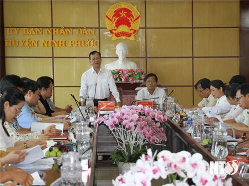 Le Comité permanent du Conseil populaire provincial travaille avec le Comité permanent du Conseil populaire du district de Ninh Phuoc