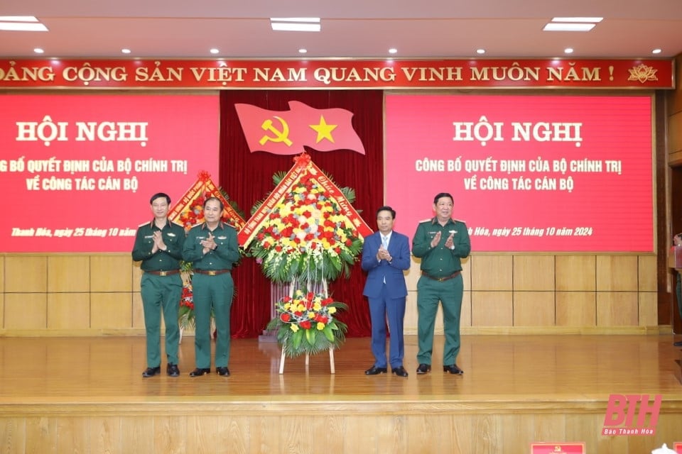 Images at the conference announcing the Politburo's decision to appoint Senior Lieutenant General Nguyen Doan Anh to hold the position of Secretary of Thanh Hoa Provincial Party Committee