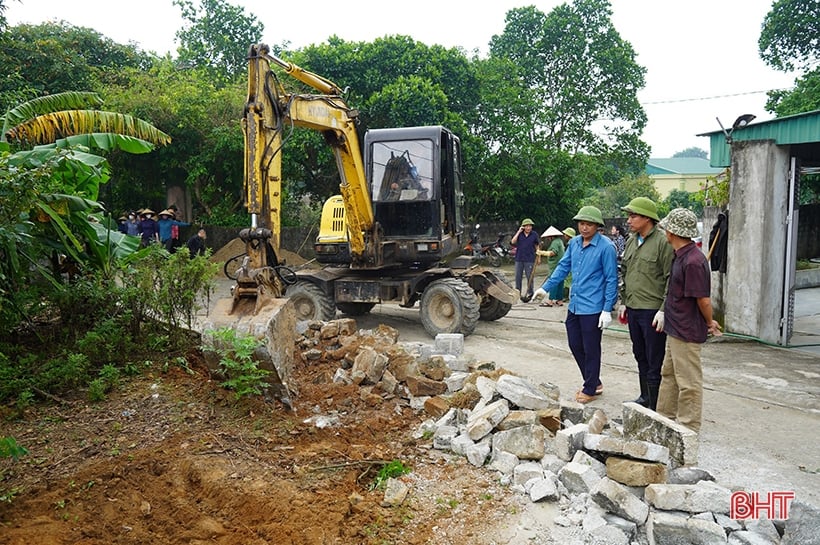 2 hộ dân ở Nghi Xuân hiến đất trị giá gần nửa tỷ đồng để mở rộng đường 