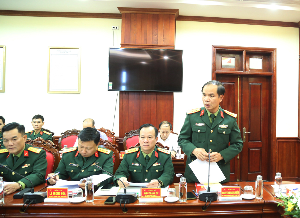 Comrade Hien, Permanent Deputy Secretary of the Provincial Military Party Committee, reported at the conference.