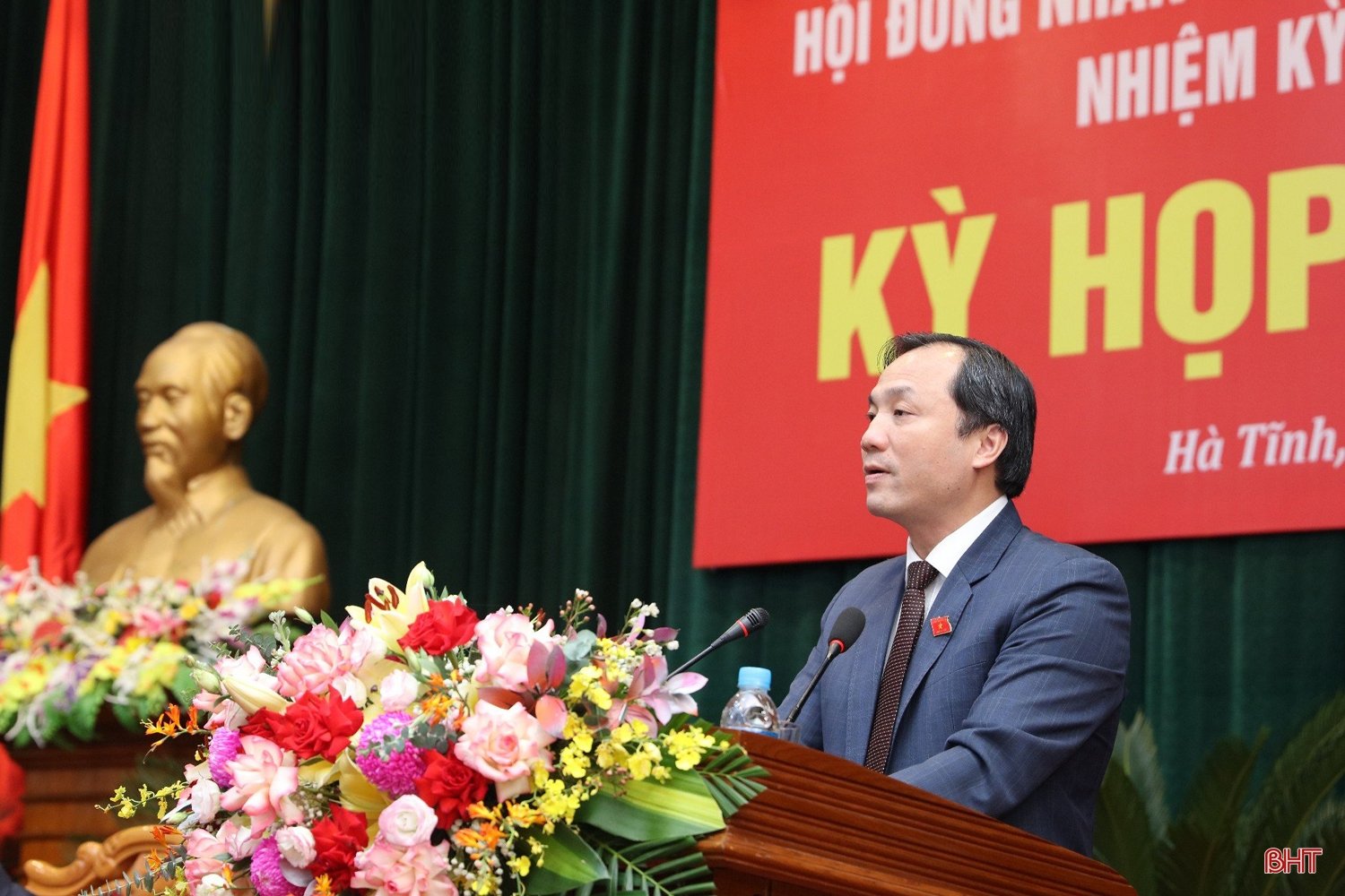 At the 17th session, the People's Council of Ha Tinh province passed 27 important resolutions.