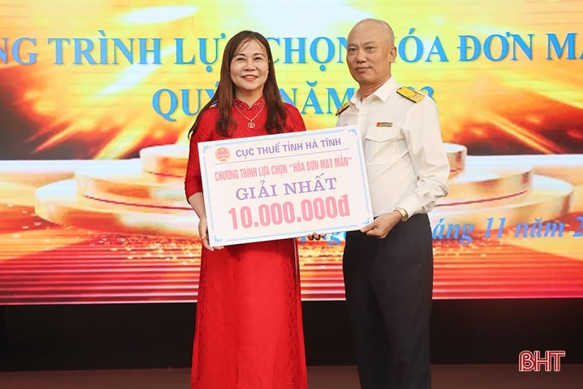 Quay thưởng “Hóa đơn may mắn” quý III năm 2023