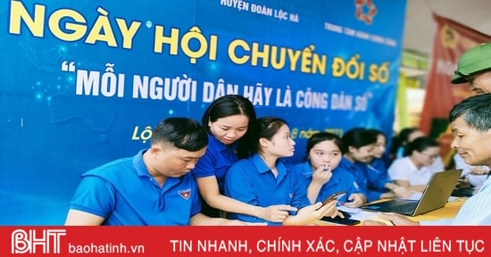 Les empreintes des volontaires d'été des jeunes de Ha Tinh