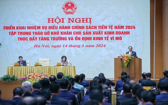 Premierminister Pham Minh Chinh leitete am 14. März eine Konferenz zur Geldpolitik und zur Beseitigung von Schwierigkeiten für Produktion und Wirtschaft. Foto: VGP