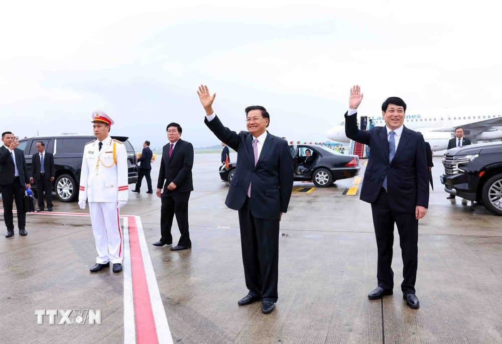 Le secrétaire général et président du Laos, Thongloun Sisoulith, entame une visite au Vietnam