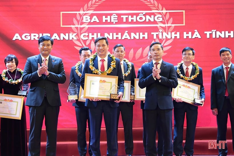 Điều gì giúp Agribank Chi nhánh tỉnh Hà Tĩnh đạt giải 3 toàn hệ thống?