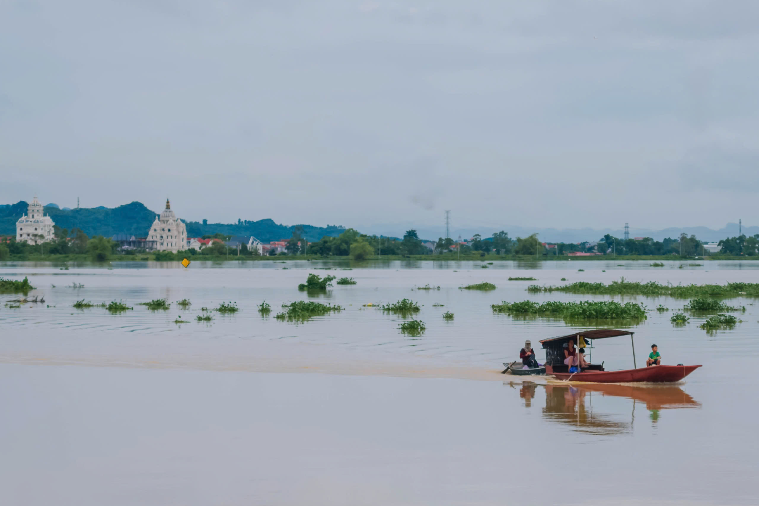 Dispatch No. 24 of the Provincial People's Committee on focusing on implementing flood response