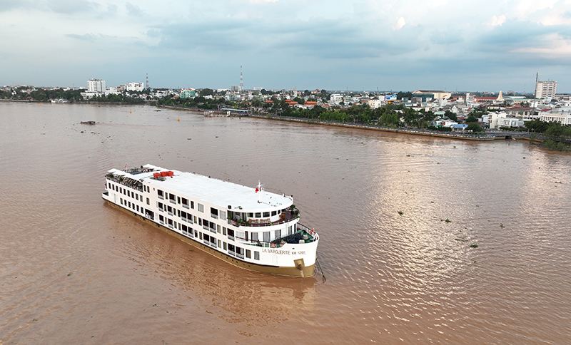 Du thuyền La Marguerite trên dòng sông Cổ Chiên, đoạn qua địa phận tỉnh Vĩnh Long.