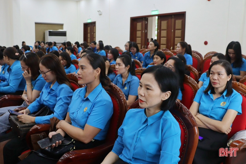 Ha Tinh Trade Union organizes many activities to celebrate Vietnamese Women's Day