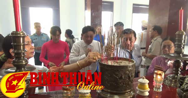 Ceremonia de ofrenda de incienso para celebrar el 49 aniversario del Día de la Liberación de Tuy Phong