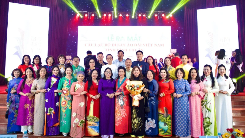 Der Vietnam Ao Dai Heritage Club der Provinz Binh Thuan wurde gerade gegründet und hat die Aufmerksamkeit von Liebhabern des kulturellen Erbes innerhalb und außerhalb der Provinz auf sich gezogen.