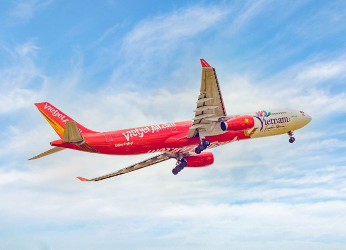 เครื่องบินสมัยใหม่ สีแดงอันเป็นเอกลักษณ์ของเวียตเจ็ท ภาพโดย: กวาง เหงียน