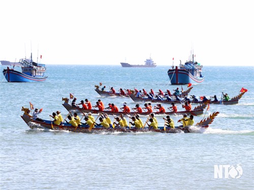 Festival de courses de bateaux-dragons pour célébrer l'année du Dragon 2024