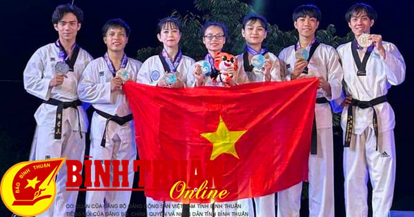 Việt Nam đạt HCB Giải biểu diễn đồng đội Taekwondo thế giới 2023