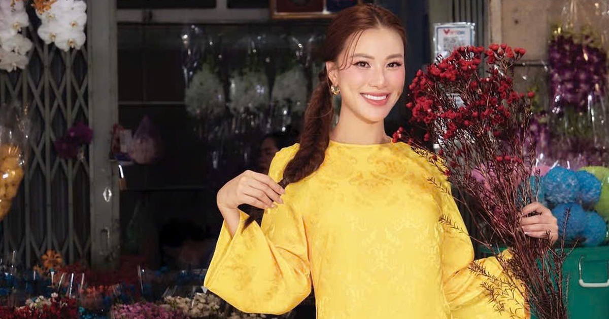 Plain Ao Dai ស្ថិត​ក្នុង​ការ​ចាប់​អារម្មណ៍ ស្អាត​ប្លែក​ពេល​ចេញ​ក្រៅ